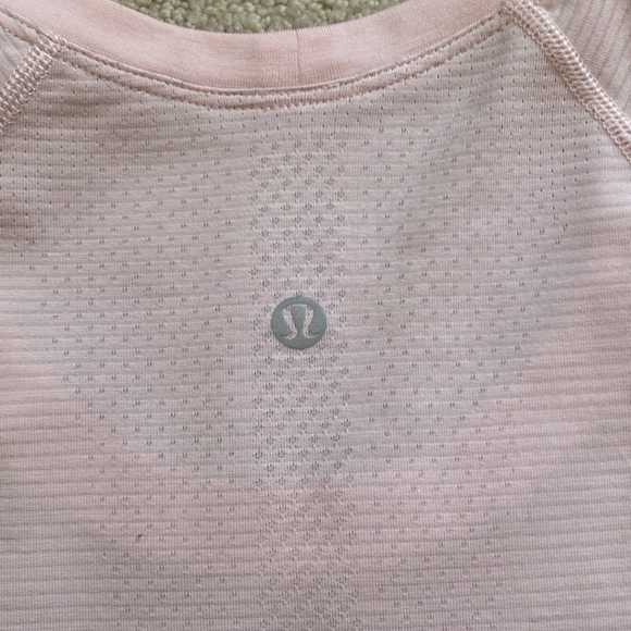 Lululemon Swiftly Tech Short Sleeve 2.0 - Strawberry Milkshake - Picture 3 of 5